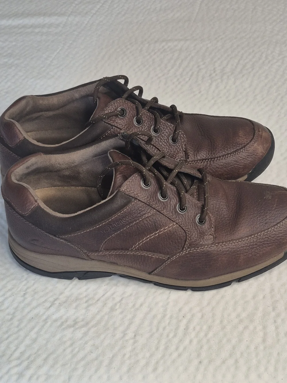 Clarks Mens Brown Leather Waterproof Sneaker Lace-Up Rubber Outsole Casual
